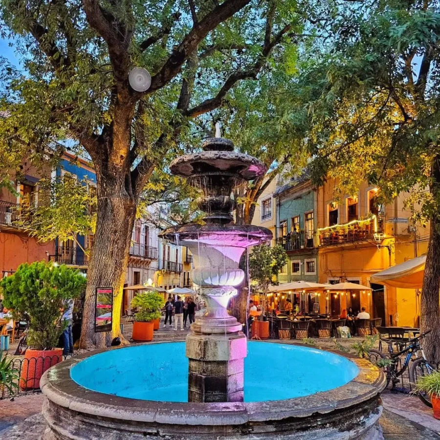 Otra de las fuentes clásicas de las plazas de México. Se ubica en la Plaza de San Fernando en Guanajuato. Reddit.