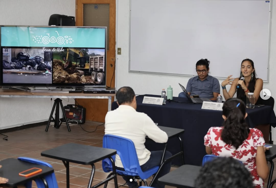 Investigadores de la UAEM presentando la propuesta del teleférico en Cuernavaca. Instagram UAEM.