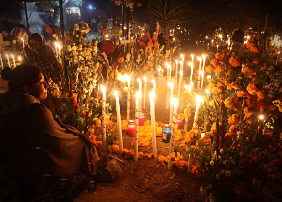 La sal en la ofrenda de Día de Muertos representa la&nbsp;purificación del alma&nbsp;de los difuntos, para que en su camino de regreso al mundo de los vivos no se corrompan. Gobierno de México.