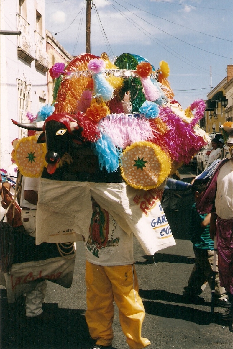 Los toritos de petate representan una herencia viva que entrelaza historia, religión y creatividad popular. Pinterest.