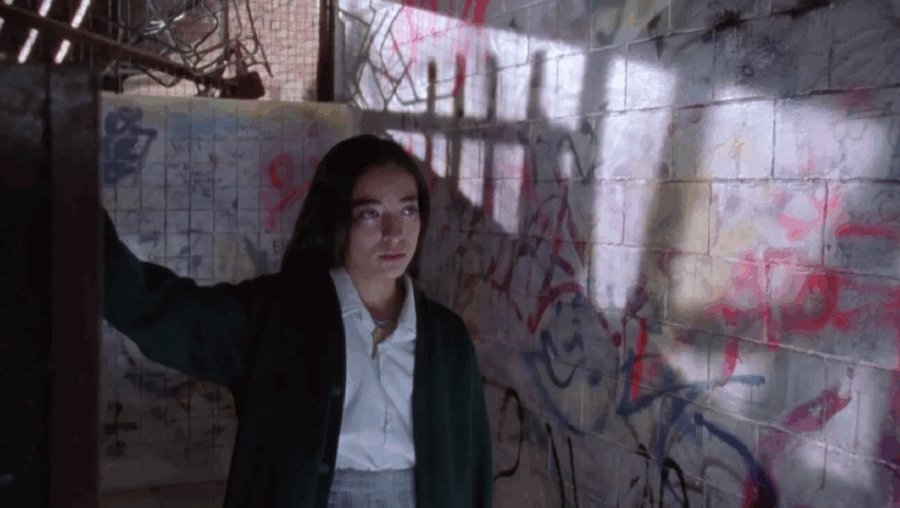 Perfume de Violetas es también un documento visual del México urbano de finales del siglo XX. Captura de pantalla.