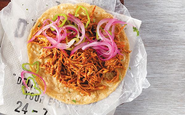 Esta salsa es el acompañamiento por excelencia de la cochinita pibil, los panuchos, los salbutes y otros platillos. Pinterest.