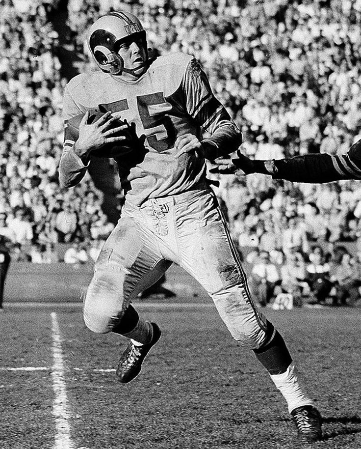 Fears debutó oficialmente en la NFL en 1948 y jugó toda su carrera profesional con los Rams. Pinterest.