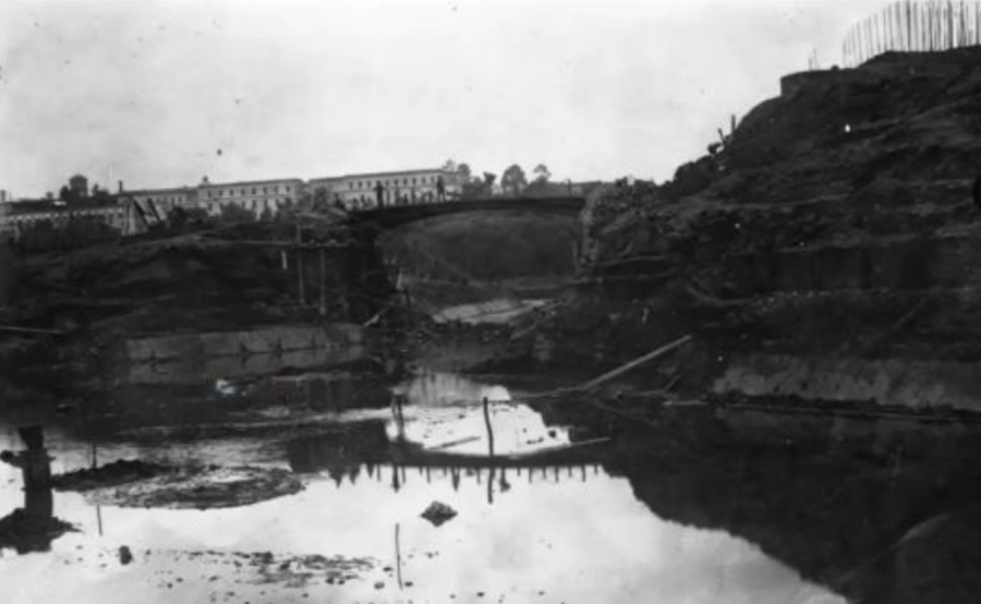 Las excavaciones comenzaron en 1901. Primero se construyó el Lago Menor y después el Lago Mayor. INAH.