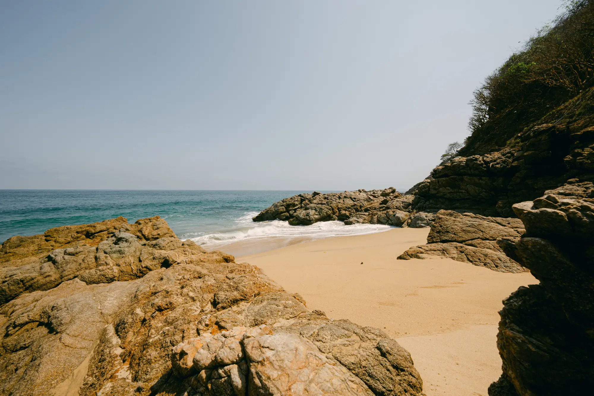 Playa Clavellinas, un destino sereno y poco explorado en la Riviera Nayarit