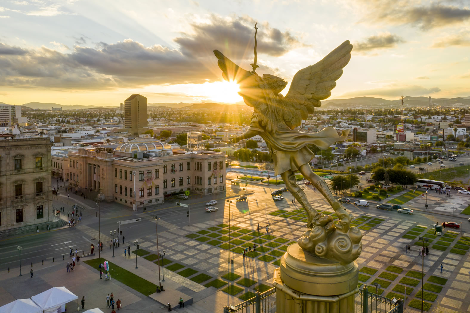 Esencia salvaje y leyendas vivas:  descubre la magia de Chihuahua Bárbaro