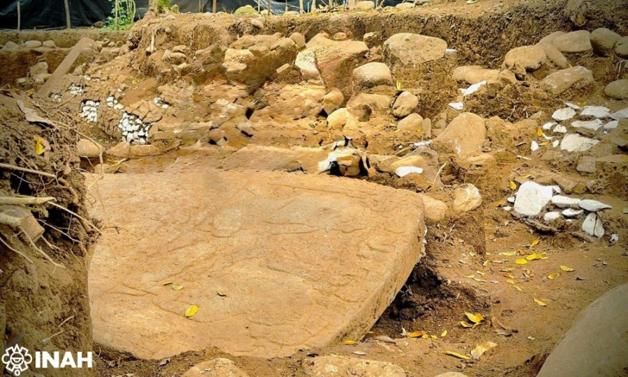 Arqueólogos del INAH descubren monolito
