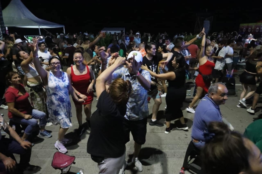 Plazas públicas, malecones, parques y salones de baile se han convertido durante décadas en puntos de encuentro para miles de aficionados. Facebook Secretaría de Cultura de Veracruz.