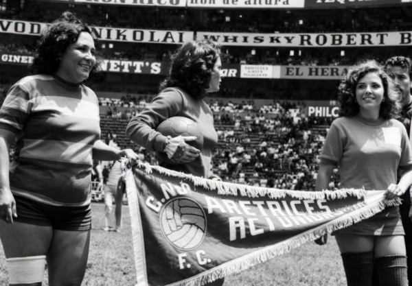 verónica-castro-gol-estadio-azteca