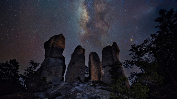 turismo nocturno en Chihuahua para ver las estrellas del valle de los monjes